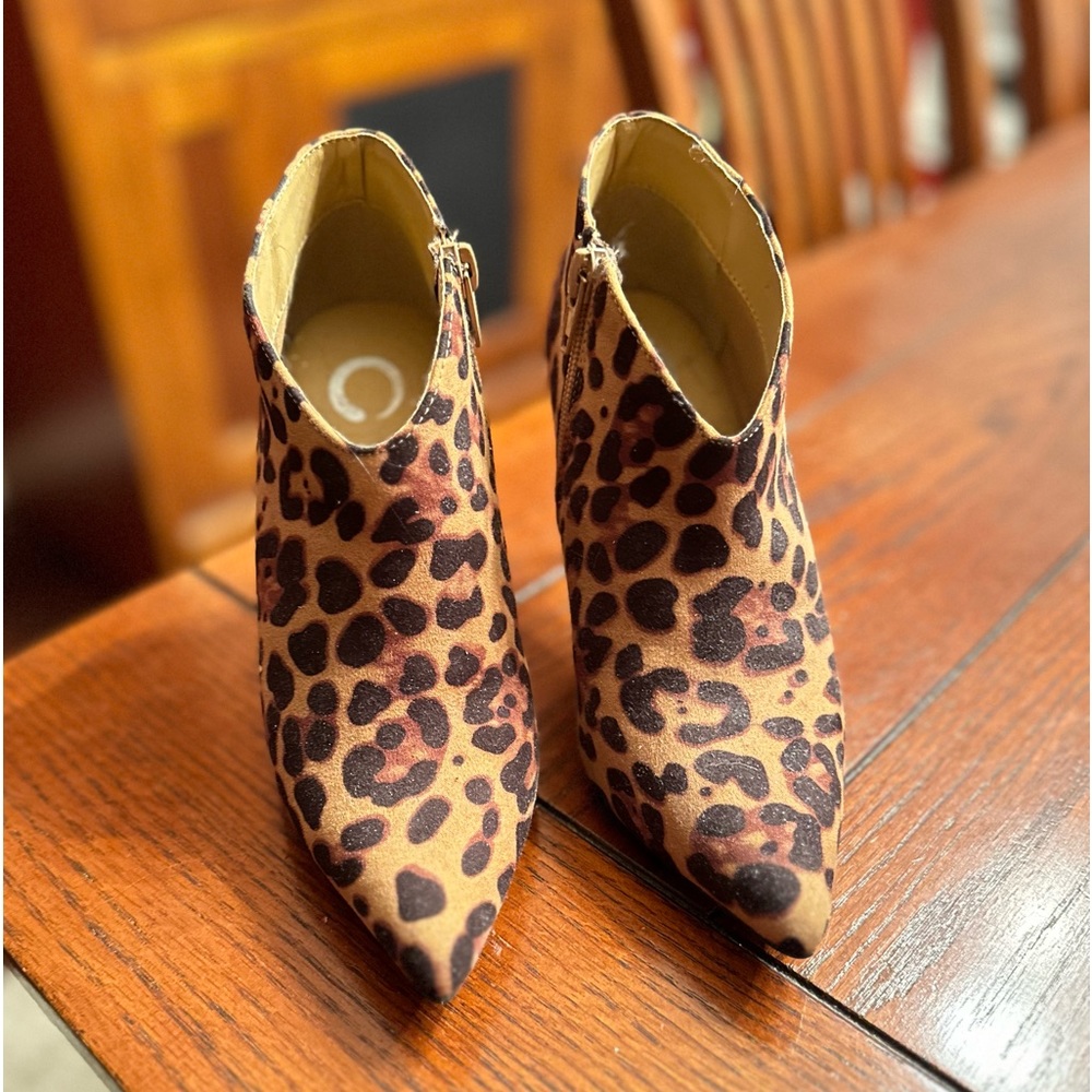 NWOT leopard print booties - size 6